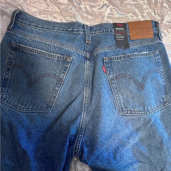 Levi's Blue Wedgie Straight Leg Jeans with Natural Distressing - Picture 8 of 8